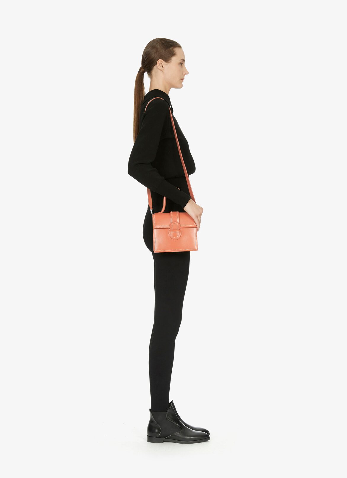 Leonie 23 Handbag ALAÏA BEIGE LEONIE 23 HANDBAG